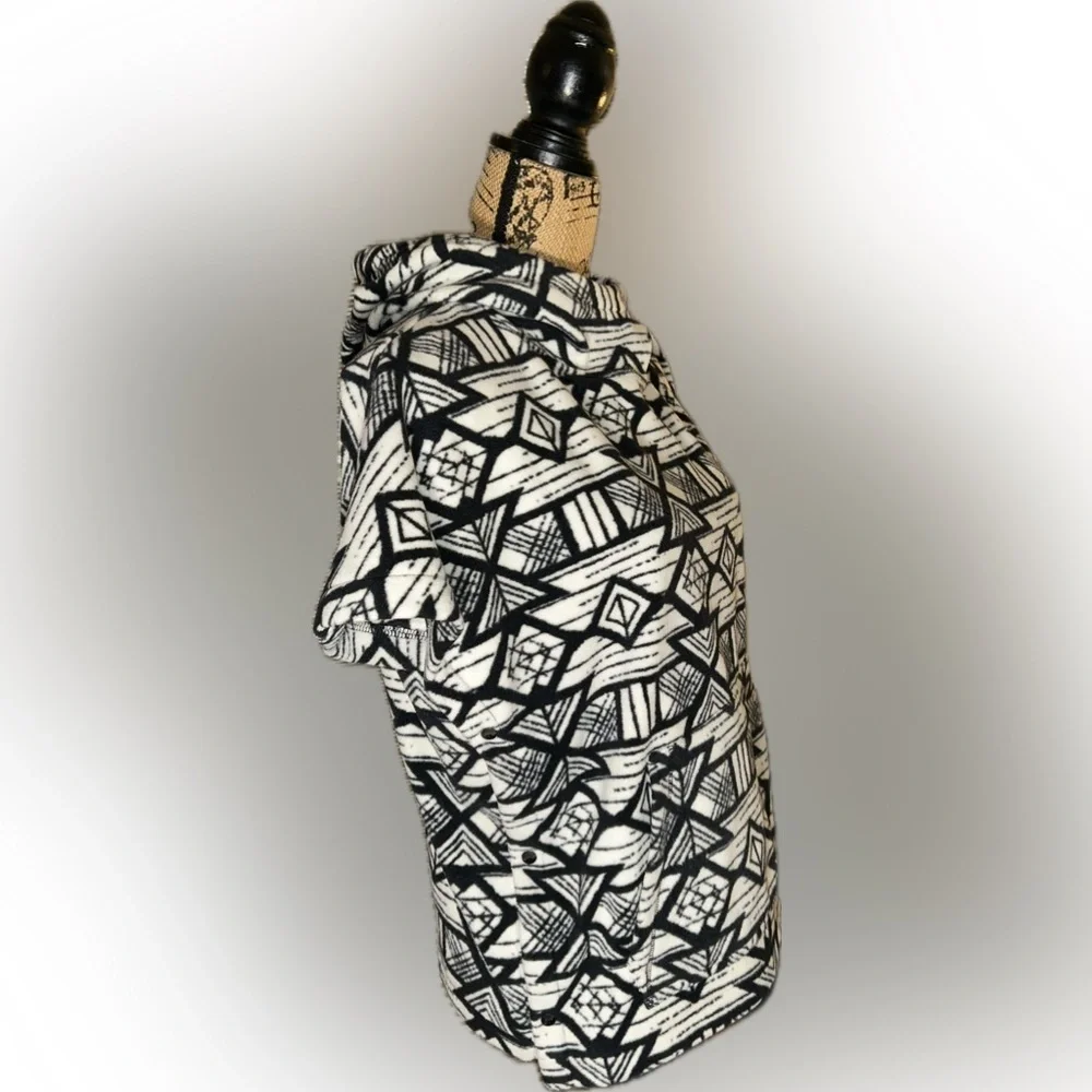 Kavu Girls Little Seeker Black White Geometric Print Fleece Snap Poncho Hoodie L